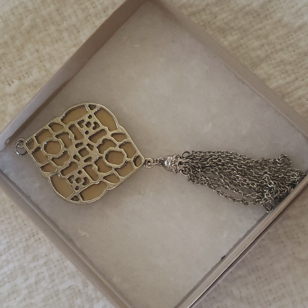 Reversible Pendant 20$